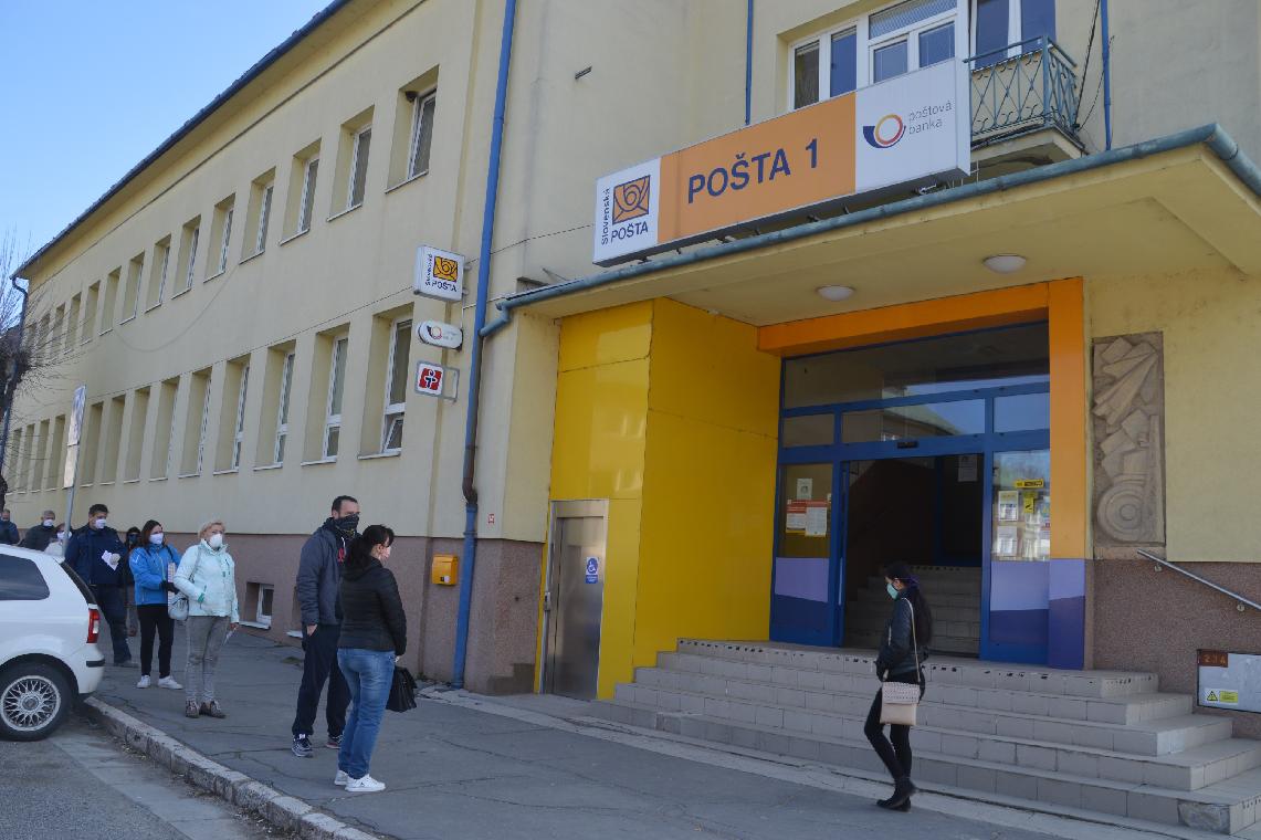 Pošta v Brezne je už otvorená v tradičnom čase, seniori majú vyhradené hodiny od 9.00 do 11.00