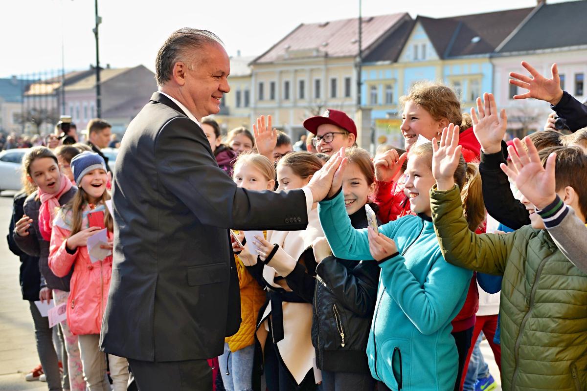 Prezident Kiska sa v Brezne stretol s vedením mesta aj študentami 