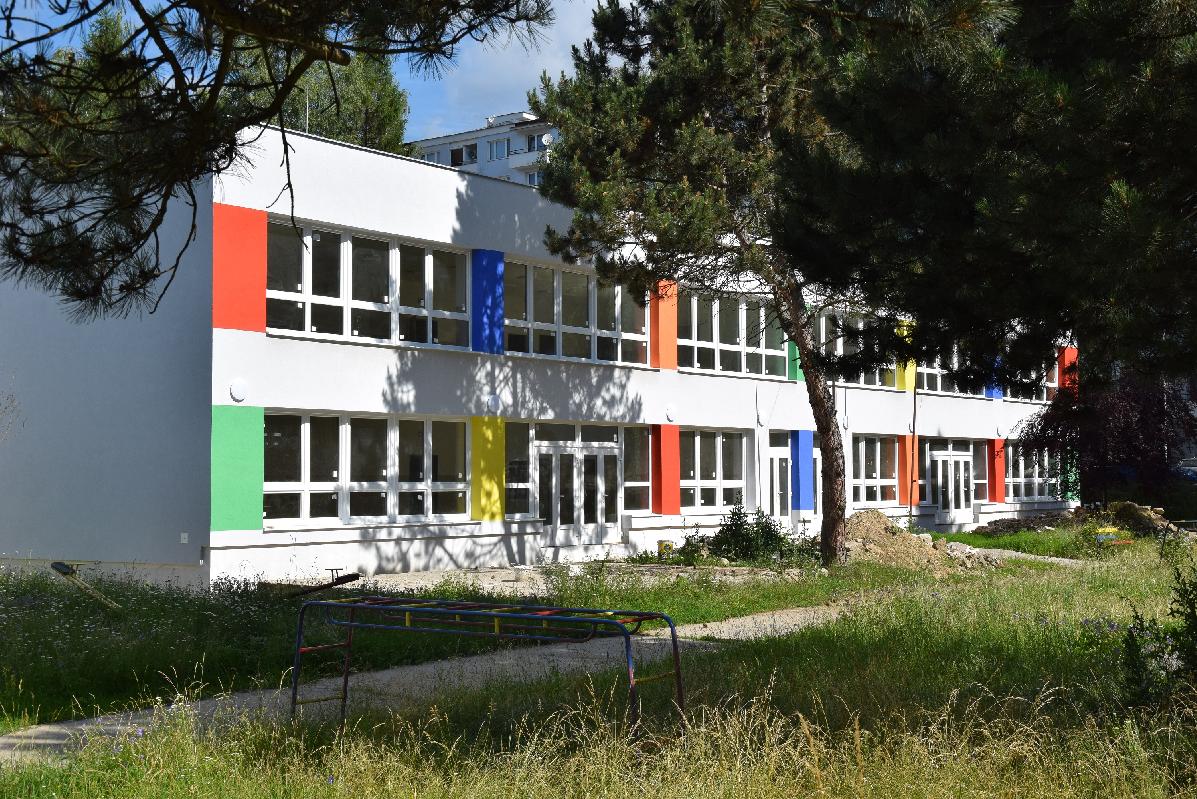 obr: Materská škola na Clementisovej ulici po rekonštrukcii otvorí svoje brány. Deti čakajú vynovené priestory