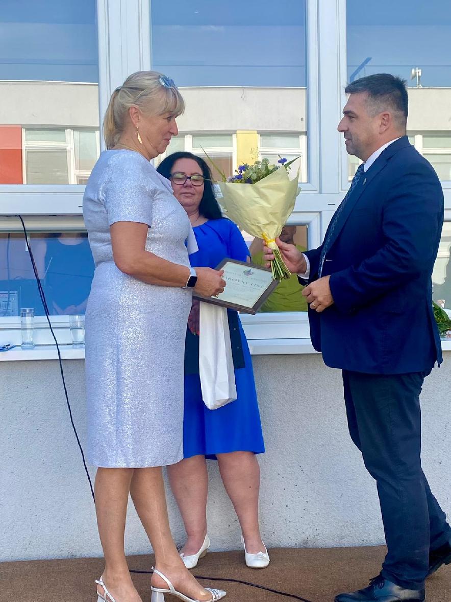 obr: V Základnej škole Karola Rapoša sa rozlúčili so svojou riaditeľkou, ktorá odchádza do dôchodku