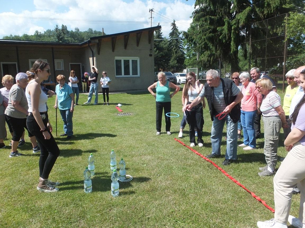 obr: Seniori prežili nádherný deň plný športu a zábavy