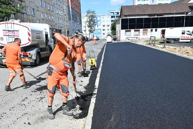 Ďalšie lokality v meste už dostali nový asfaltový povrch 