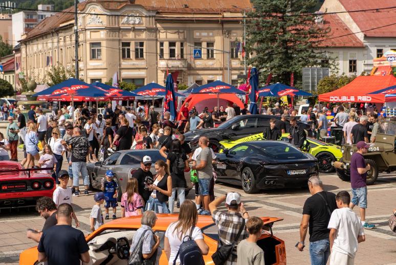 Brezno sa opäť stane rajom pre milovníkov áut. Čakajú ich svetové unikáty aj veľké premiéry