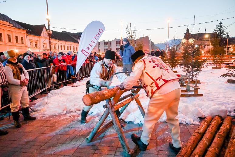 Šport, zábava a folklór. Medzinárodné preteky na Chopku odštartuje otvárací ceremoniál v Brezne