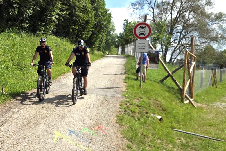 Cyklohliadky mestskej polície sa osvedčili. Dohliadajú na poriadok aj tam, kde sa autá nedostanú