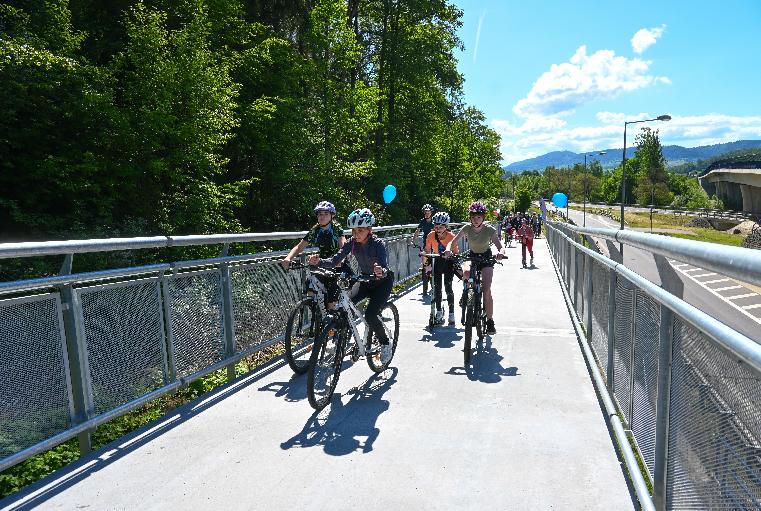 V Brezne slávnostne otvorili najdlhšiu a najvyššie položenú cyklolávku na Slovensku