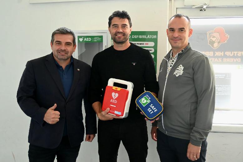 Aréna Brezno má nový defibrilátor. Môže zachrániť život v rozhodujúcich sekundách