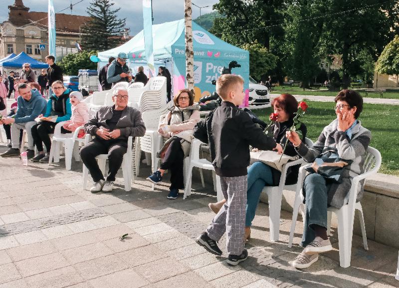 Pri príležitosti Dňa matiek mesto pripravilo na námestí pestrý kultúrno-zábavný program