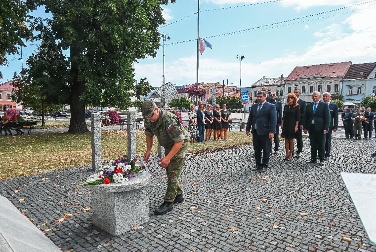 S úctou a vďakou si aj v Brezne pripomenuli 81. výročie Slovenského národného povstania