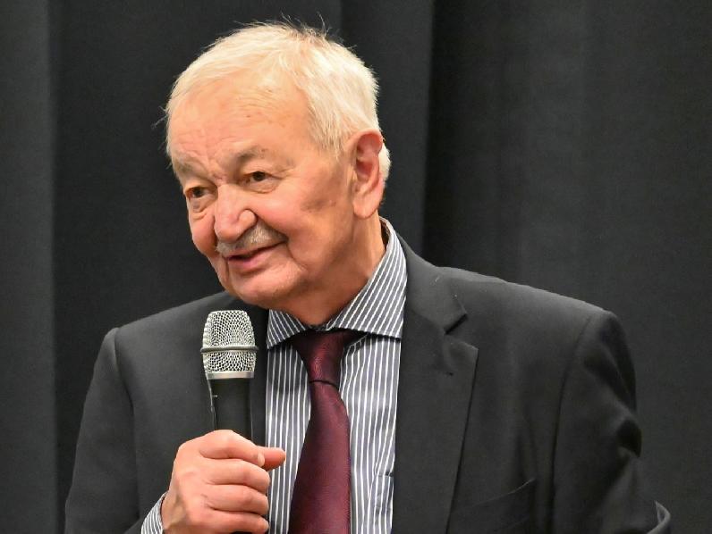 Monografia zachytáva históriu mesta od prvej písomnej zmienky o baníckej osade Berezun až po súčasnosť
