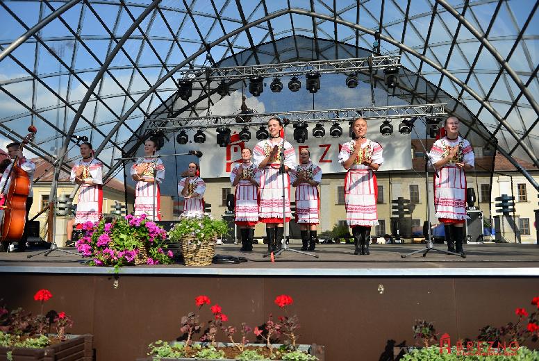 Na folklórnu nôtu to roztočilo Šťastné detstvo