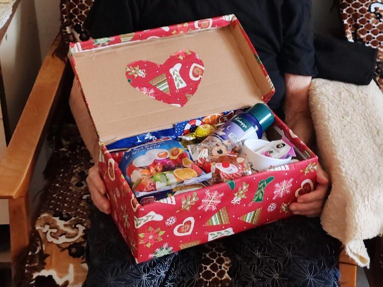 Buďte súčasťou vianočného zázraku a obdarujte seniorov krabičkou lásky