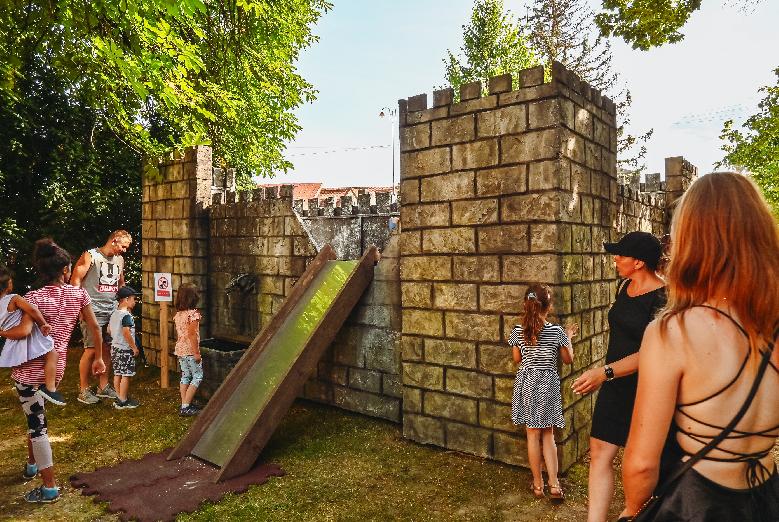 V mestskom parku slávnostne otvorili Kráľovské leto v Brezne s množstvom atraktívnych noviniek