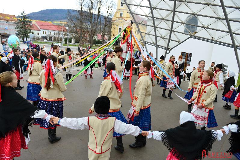 V Brezne sa rozlúčili so zimou vynesením Moreny