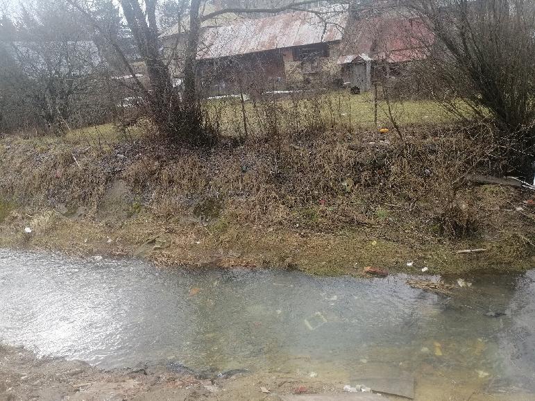 Mesto sa snaží motivovať marginalizované rómske komunity k uprataniu okolia ich obydlí