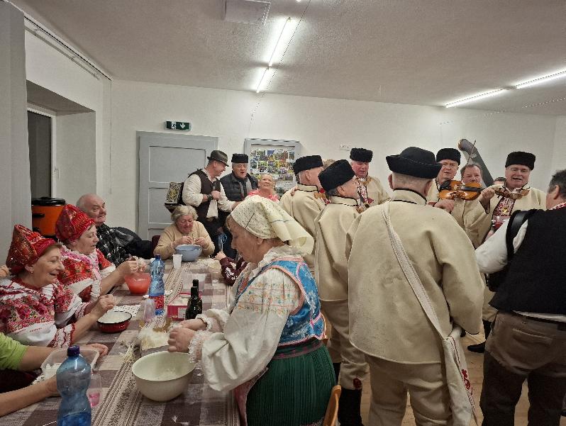 V Bujakove sa páralo perie, zabávalo a hodovalo