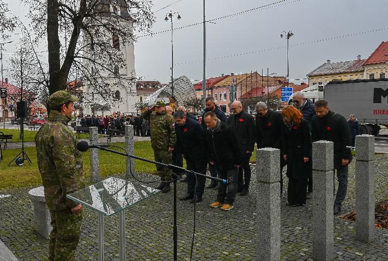 Pri pamätníkoch v srdci Horehronia vzdali hold hrdinom a obetiam všetkých vojen