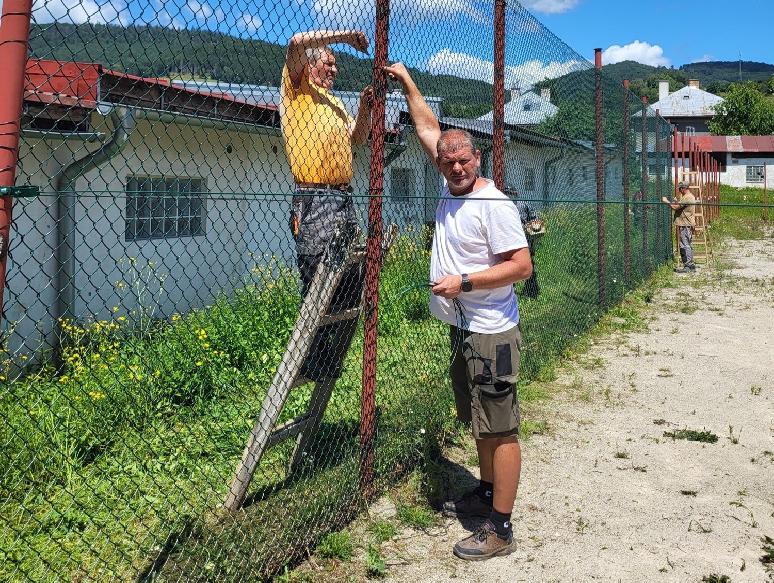 Nové oplotenia zvýšia bezpečnosť na detských a športových ihriskách