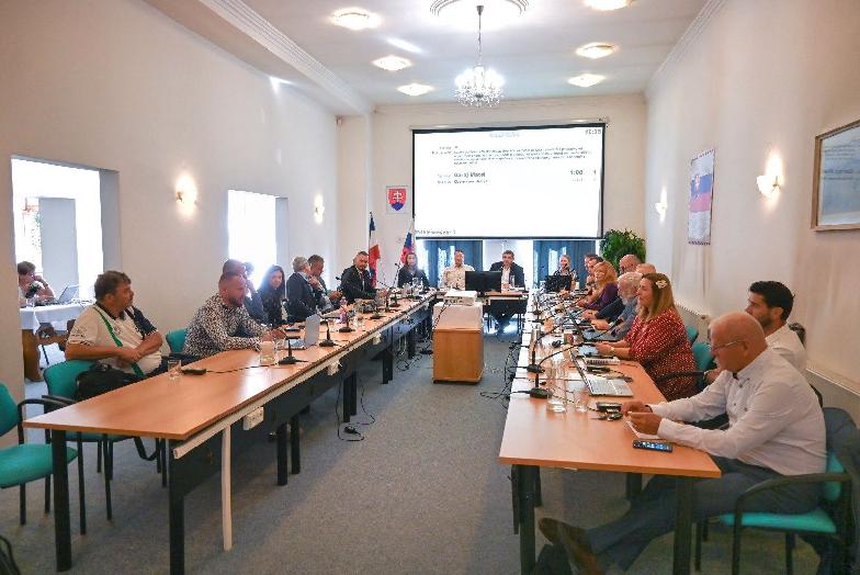 Poslanci mestského zastupiteľstva rokovali poslednýkrát pred blížiacimi sa komunálnymi voľbami
