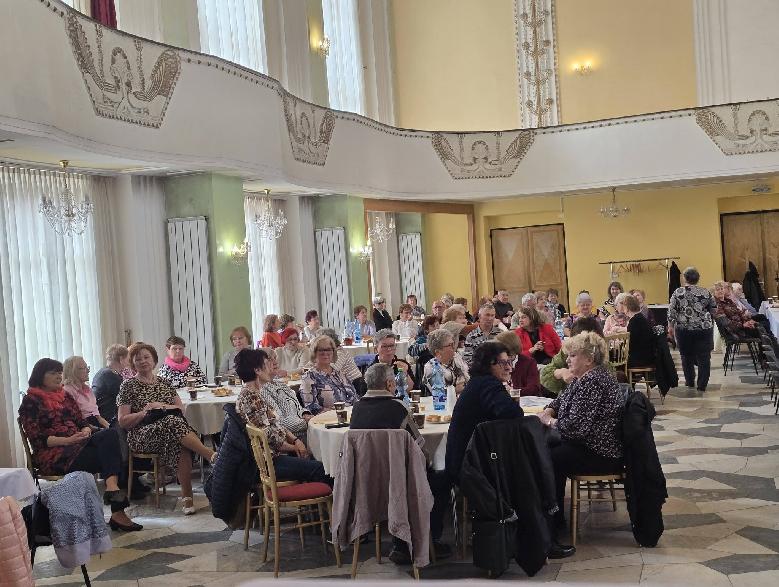 Seniori v Brezne diskutovali o dôležitých témach