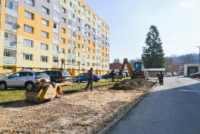 Na Rázusovej ulici upravili odstavné plochy