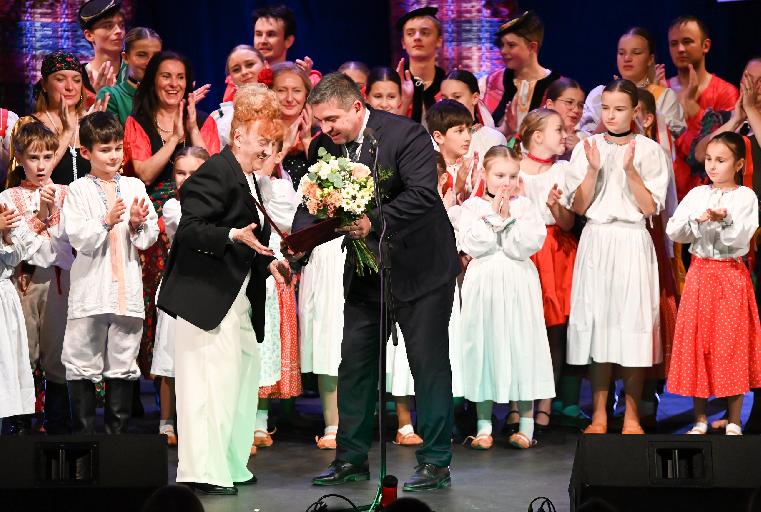 Folklór ako dar. Šťastné detstvo pripravilo tete Agi prekvapenie plné tancov, spevu a spomienok
