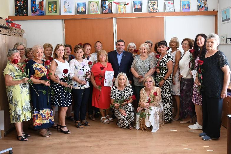 Absolventky Virtuálnej univerzity tretieho veku si prezvali pamätné listy za účasť v semestrálnom kurze