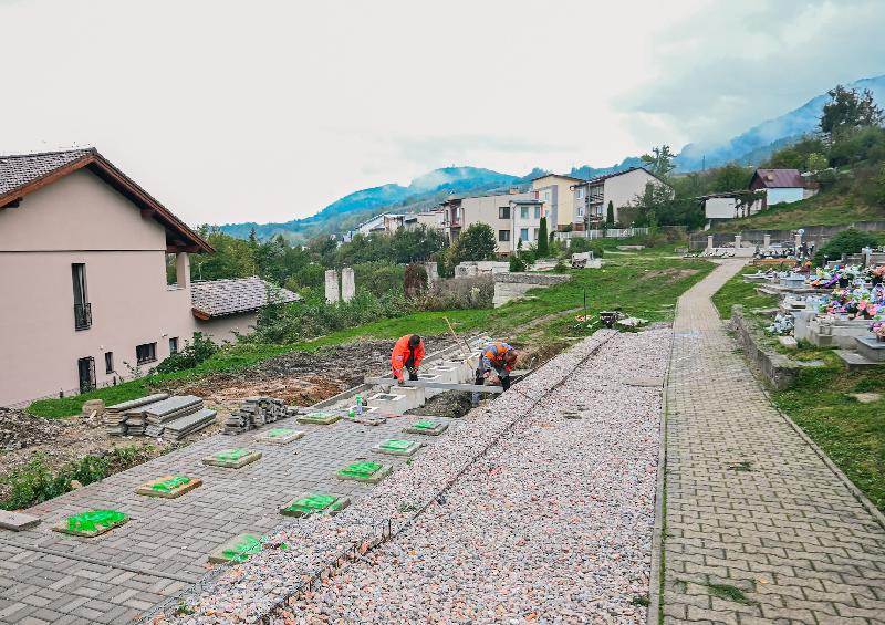Mestské služby pokračujú v úpravách na starom cintoríne
