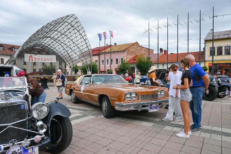 Námestie zaplnili automobilové legendy