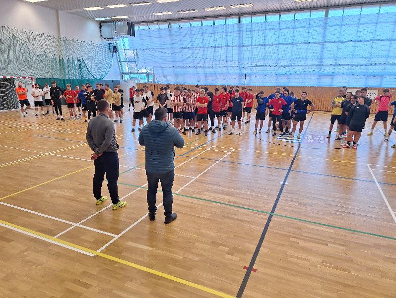 Vianočný halový futbalový turnaj priniesol množstvo kvalitných zápasov