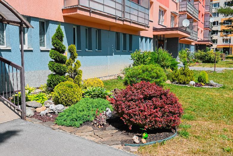 Viac ako 1800 Brezňanov si vďaka mestu mohlo opäť skrášliť svoje sídliskové predzáhradky