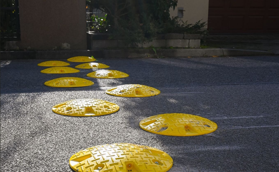 V meste pribudli spomaľovače rýchlosti