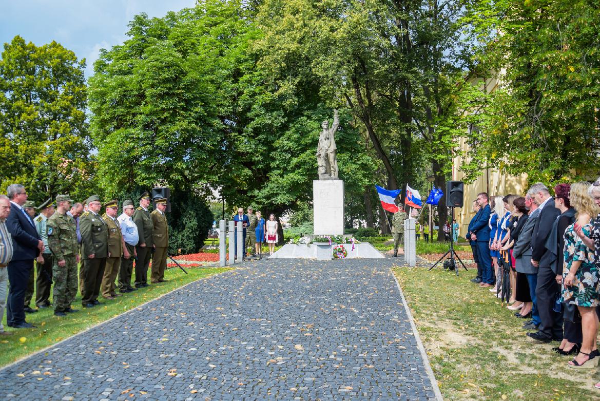 obr: S úctou a vďakou si aj v Brezne pripomenuli 75. výročie Slovenského národného povstania