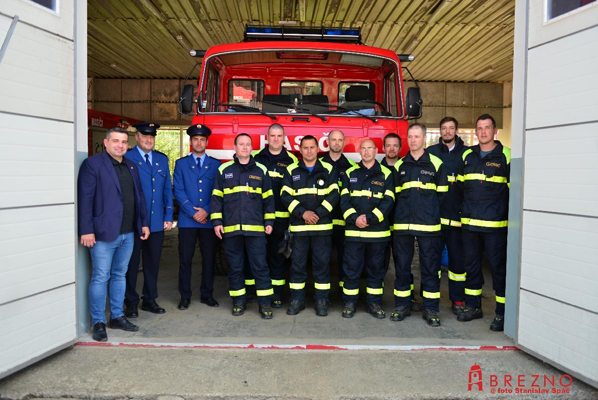 obr: Mesto slávnostne odovzdalo hasičskú zbrojnicu Dobrovoľnému hasičskému zboru Brezno