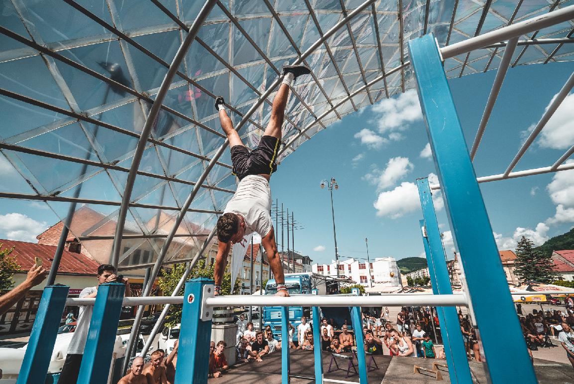 obr: Street workout v Brezne. Cieľom nebolo vyhrať, ale zúčastniť sa