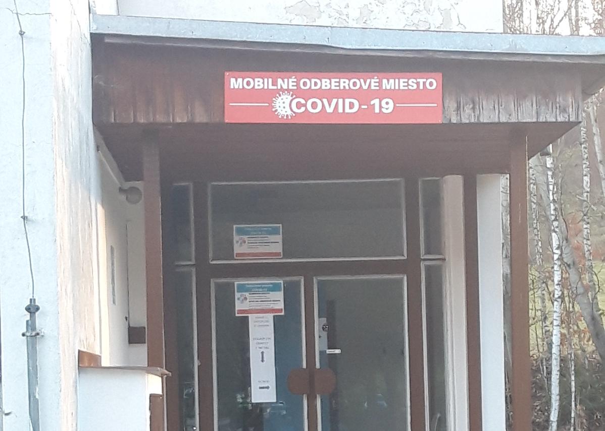 obr: Testovanie na mobilnom odberovom mieste v prvých dňoch využilo 530 ľudí