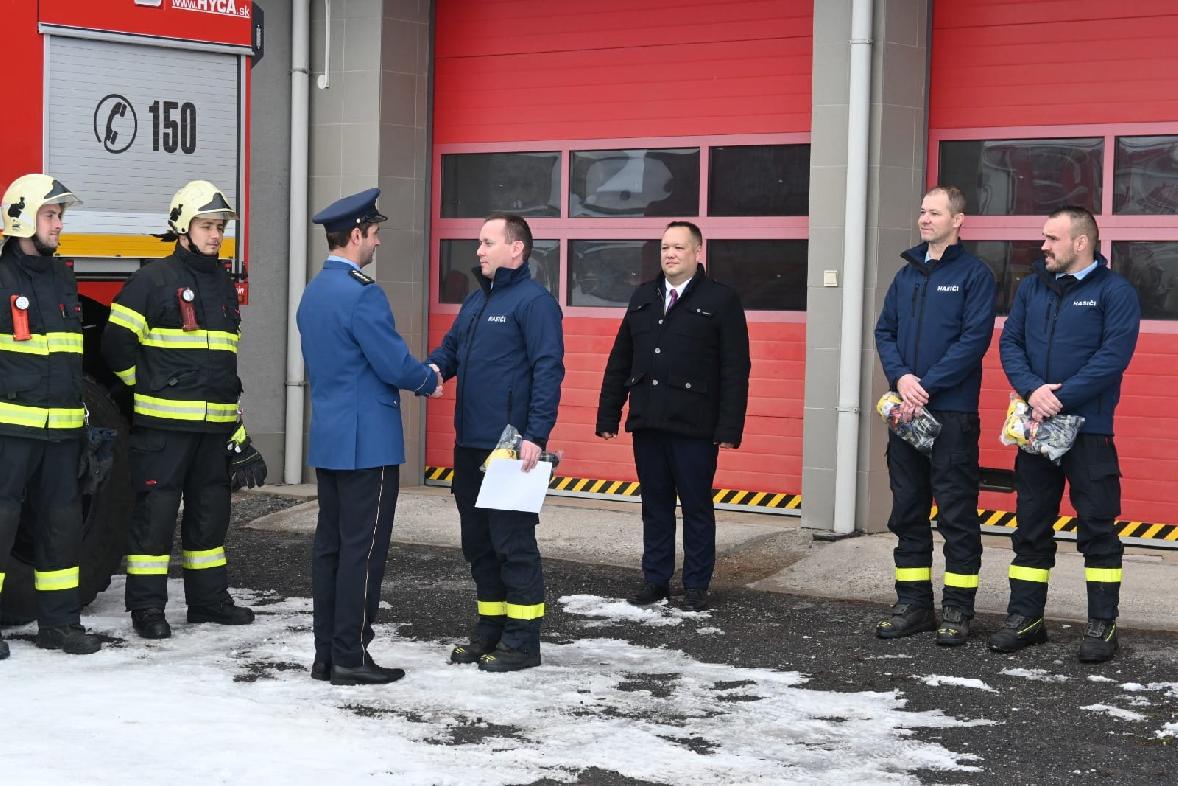 obr: Prvých Trauma mackov na Slovensku majú v Brezne. S krásnou iniciatívou prišli dobrovoľní hasiči