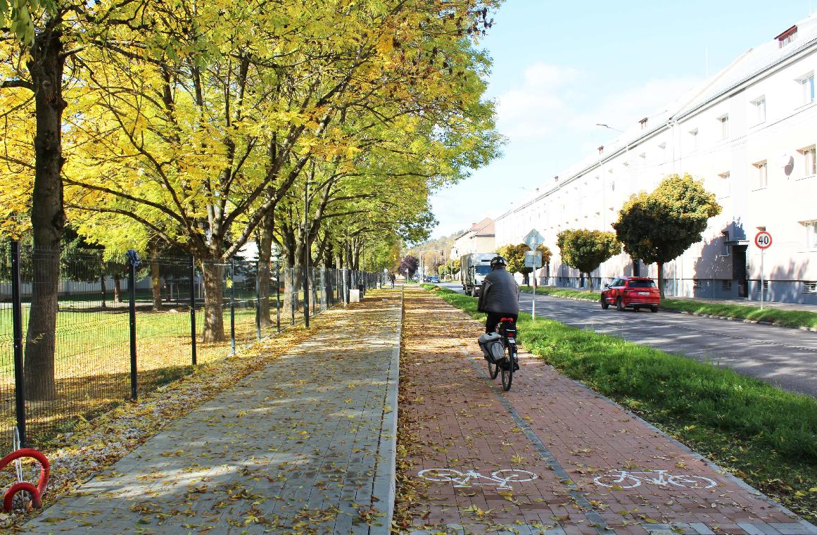 obr: Výstavba cyklotrasy na Švermovej ulici je ukončená