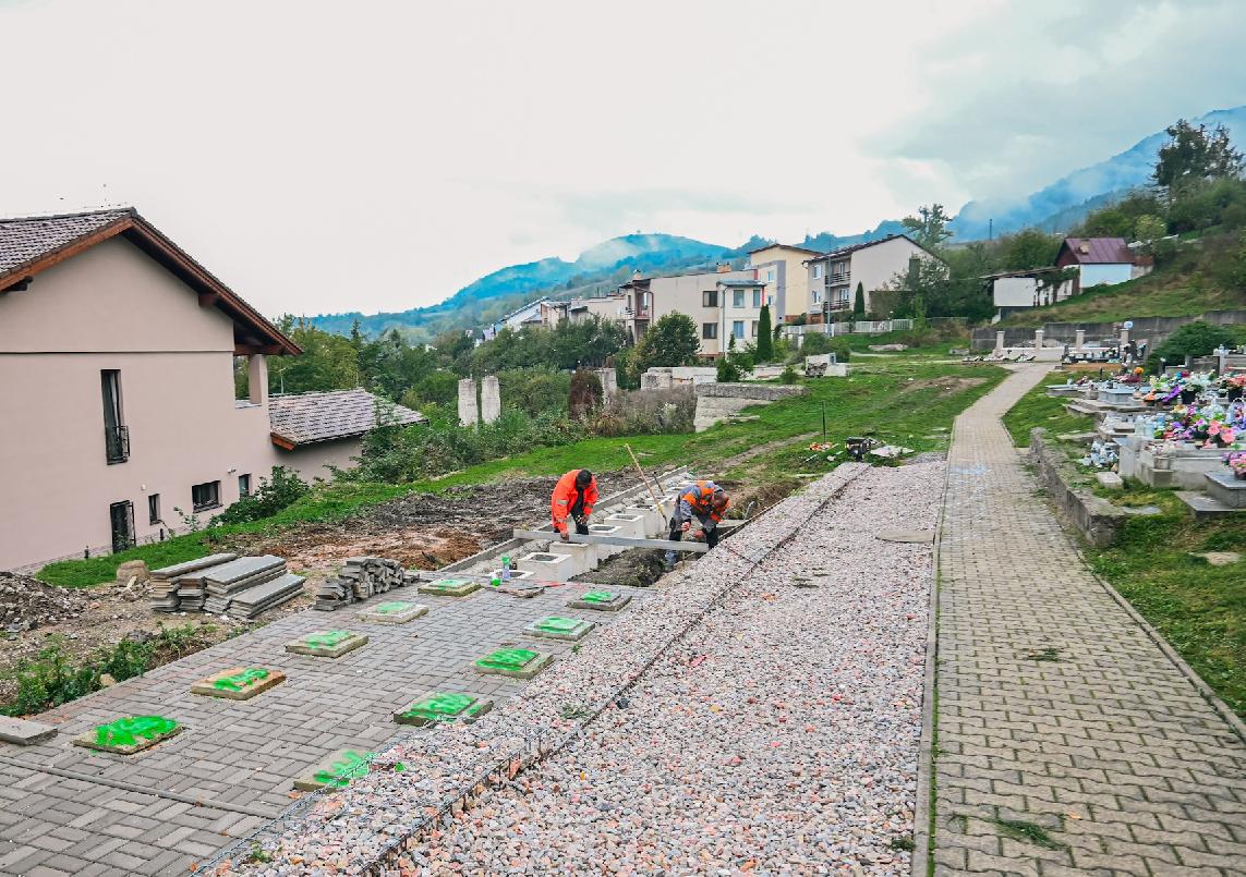 Mestské služby pokračujú v úpravách na starom cintoríne