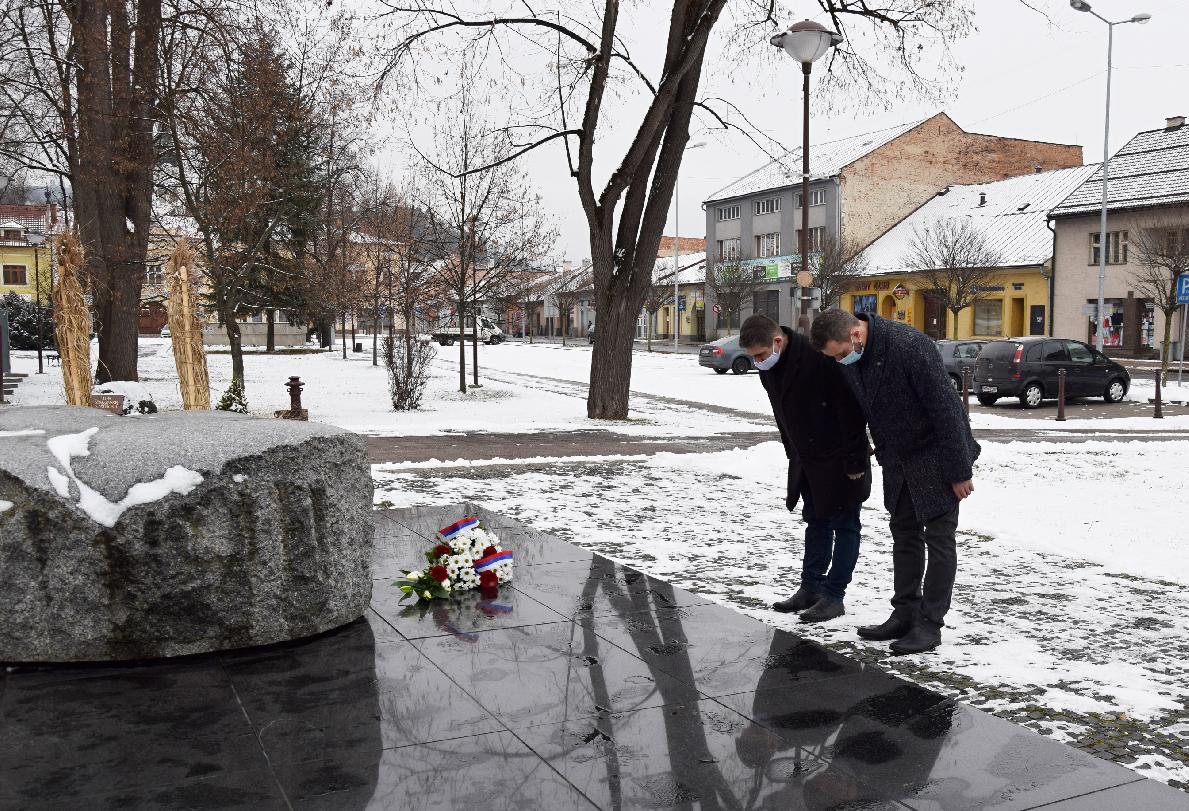 obr: V Brezne, aj keď v obmedzených podmienkach, si pripomenuli 76. výročia oslobodenia mesta