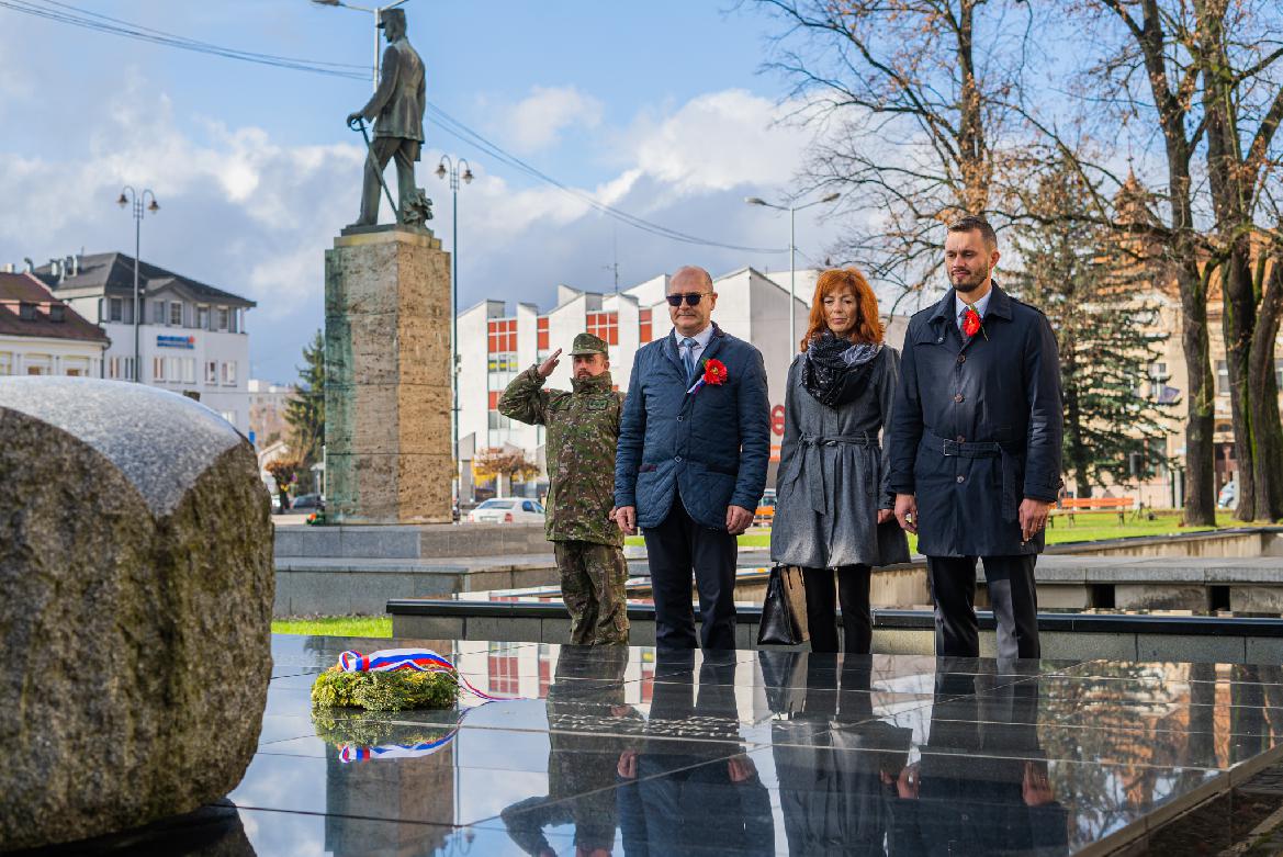 obr: Jedenásteho novembra sa rozozvučali zvony na pamiatku vojnových obetí
