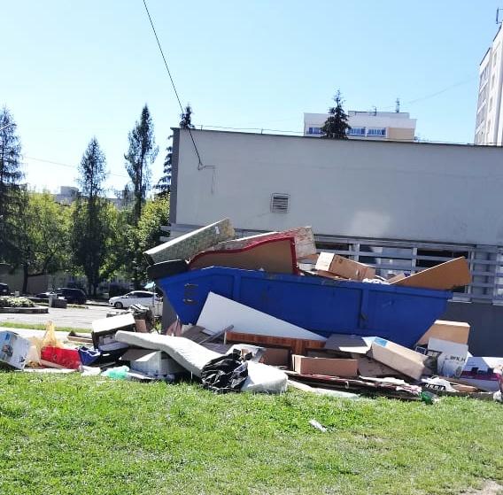 Veľkoobjemové kontajnery slúžia na zbavenie sa odpadu, ale nie každého