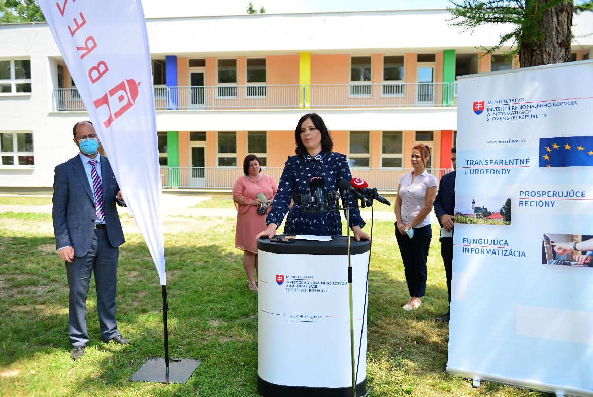 obr: Vicepremiérka Veronika Remišová výzvu na pomoc škôlkam vyhlásila v Brezne