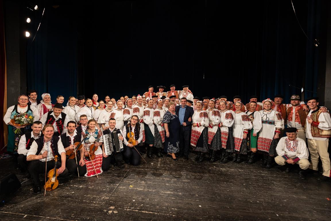 Folklórny súbor Mostár. Seniori a Ženská spevácka skupina oslávili dvadsiate výročie založenia