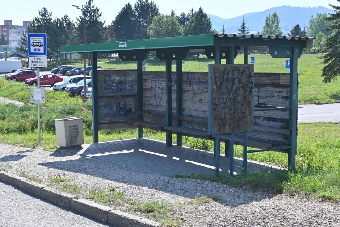obr: Čoskoro zmodernizujú ďalšie autobusové zastávky