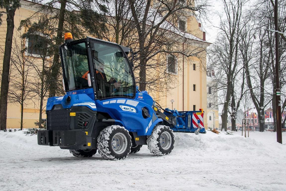obr: Do zimnej údržby je zapojených viac ako 40 ľudí a 5 mechanizmov